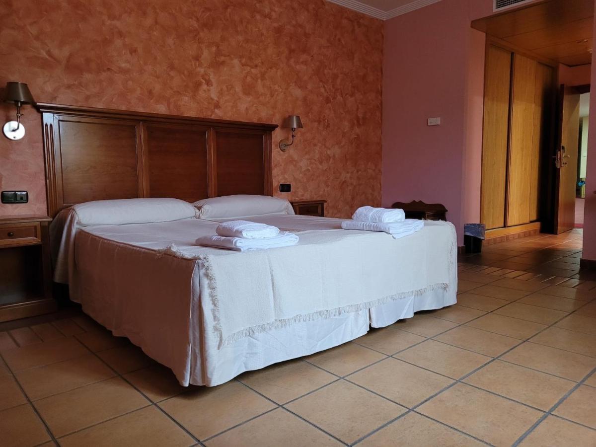 פלאסנסיה Hospedium Hotel Dona Mafalda De Castilla מראה חיצוני תמונה