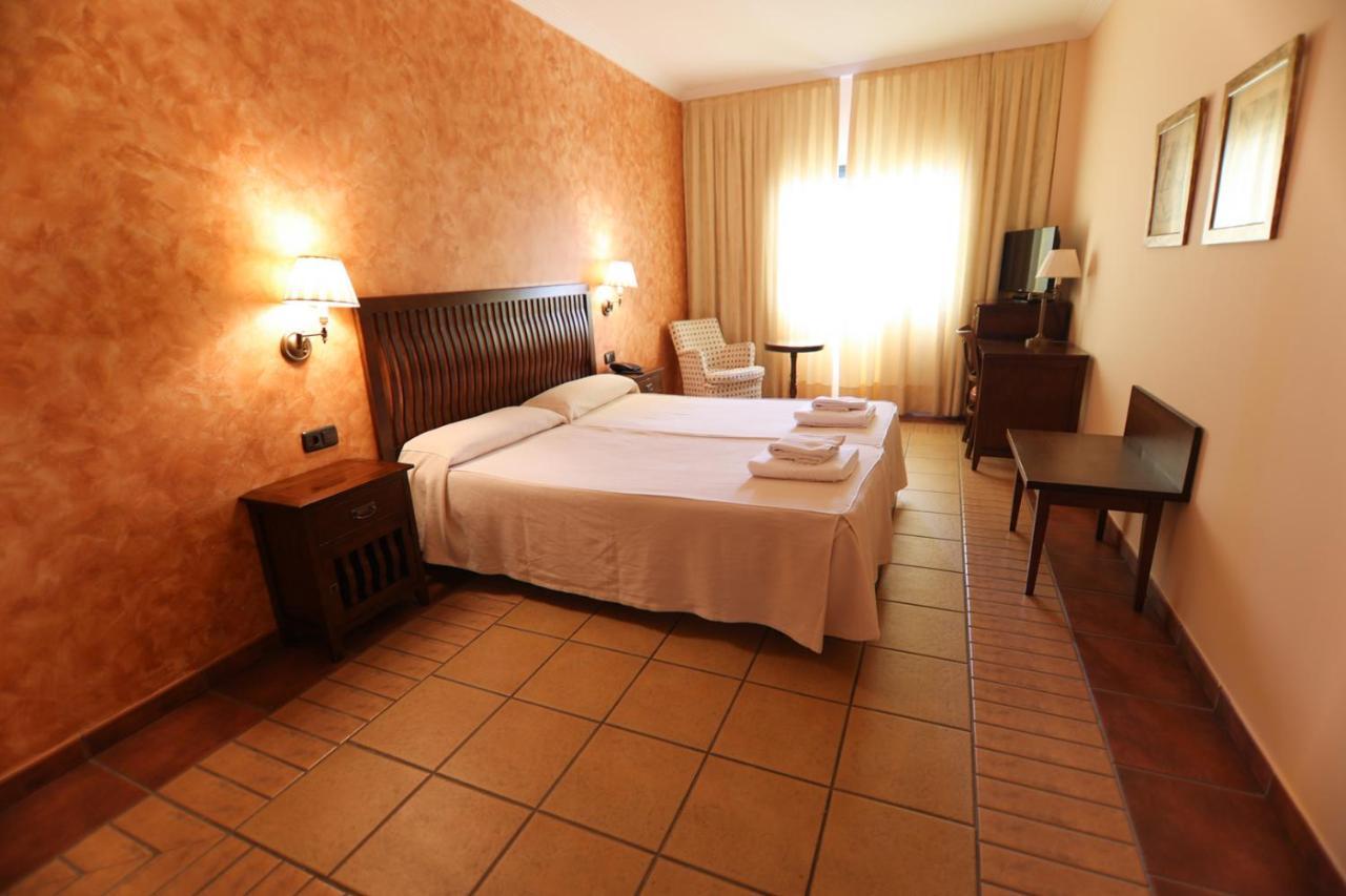 פלאסנסיה Hospedium Hotel Dona Mafalda De Castilla מראה חיצוני תמונה